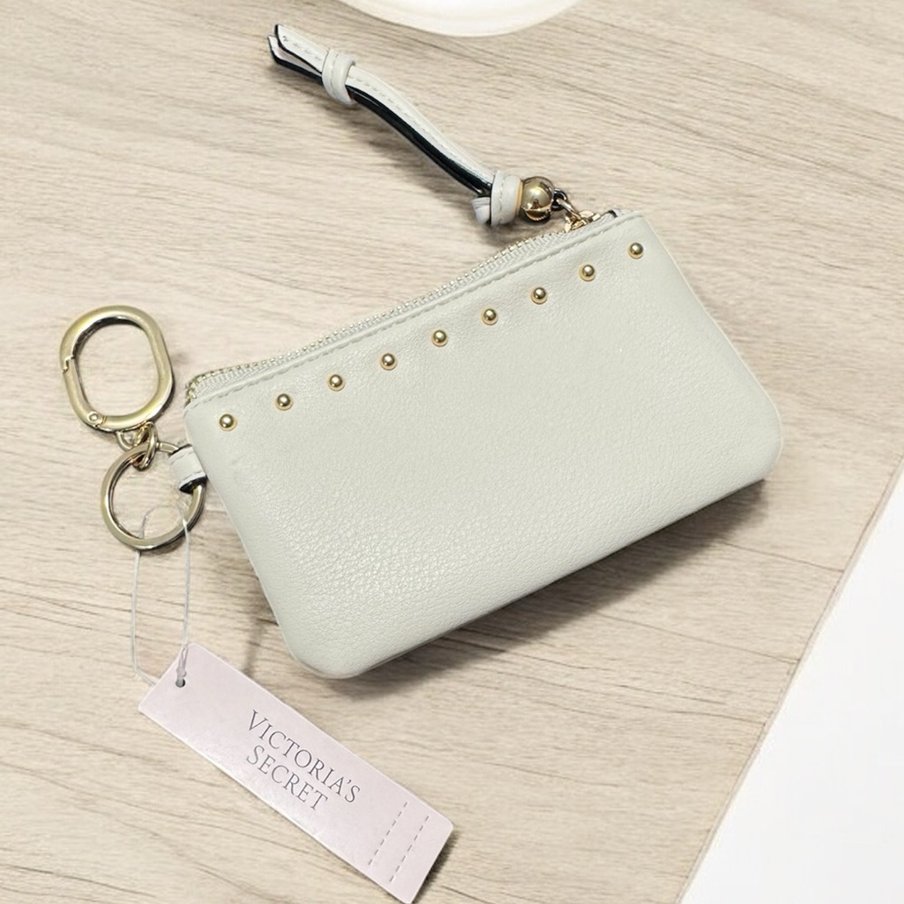 VICTORIA'S SECRET
Zip Coin Purse Keychain
